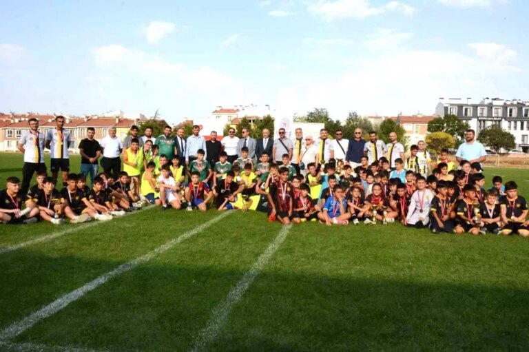 eskisehirde-yaz-kuran-kurslari-futbol-turnuvasi-sona-erdi-aQgaRxPN.jpg